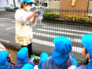 夏野菜の苗植え（年長組）