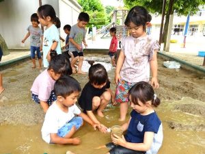 泥んこ遊び（年中組）