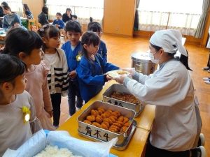 給食試食会（年中組）